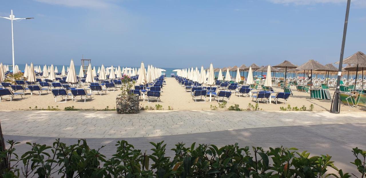 Beach View Apartment, Golem Durres Bagian luar foto